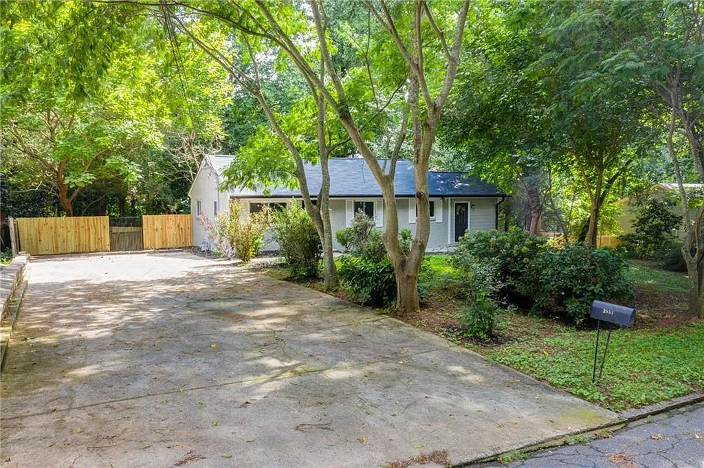 3 bed, 3.0 bath, 1722 sqft, $2,350 — Photo 3