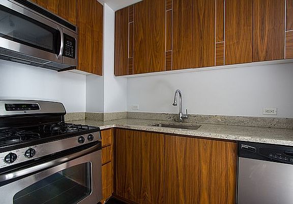 5th image of 200 E 82nd St APT 4H