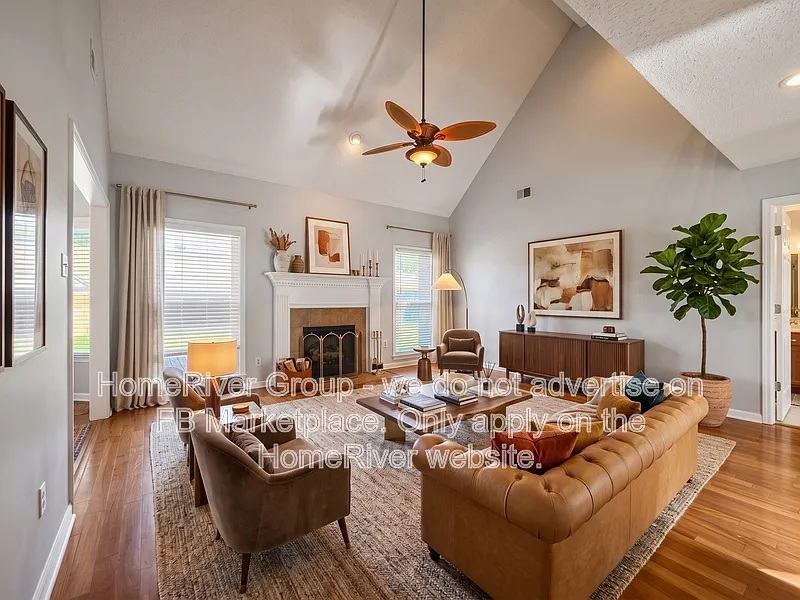 5 bed, 2.5 bath, 2860 sqft, $2,395 — Photo 2