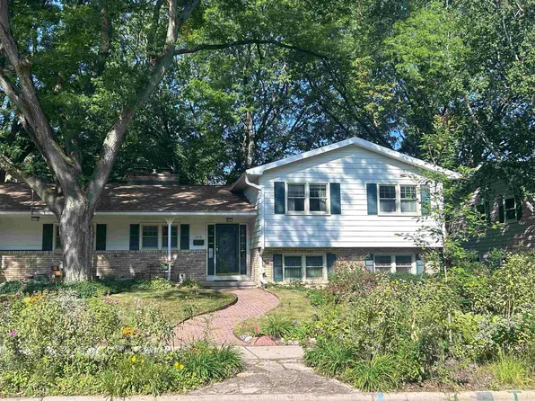 310 Cheyenne Trl, Madison, WI 53705