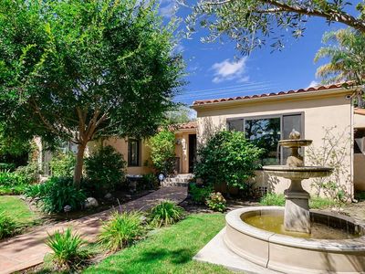 301 S Maple Dr, Beverly Hills, CA, 90212