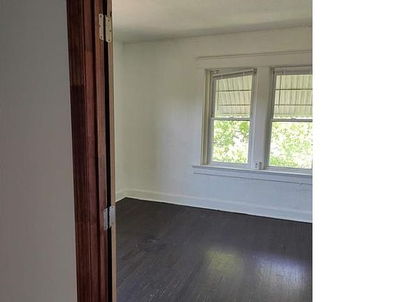 2nd image of 123 N Lawn Ave #10