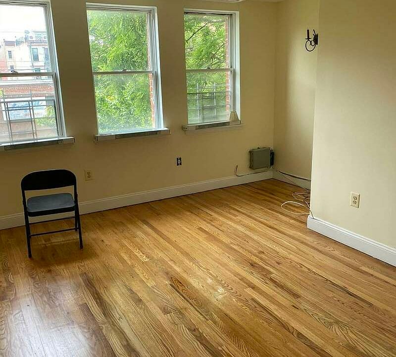 1st image of 118 Wolcott St Floor 1