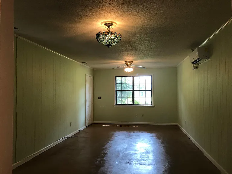 305 E Lee St — Photo 26