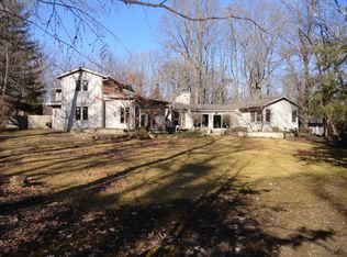 8244 N Gray Log Ln, Fox Pt, WI 53217