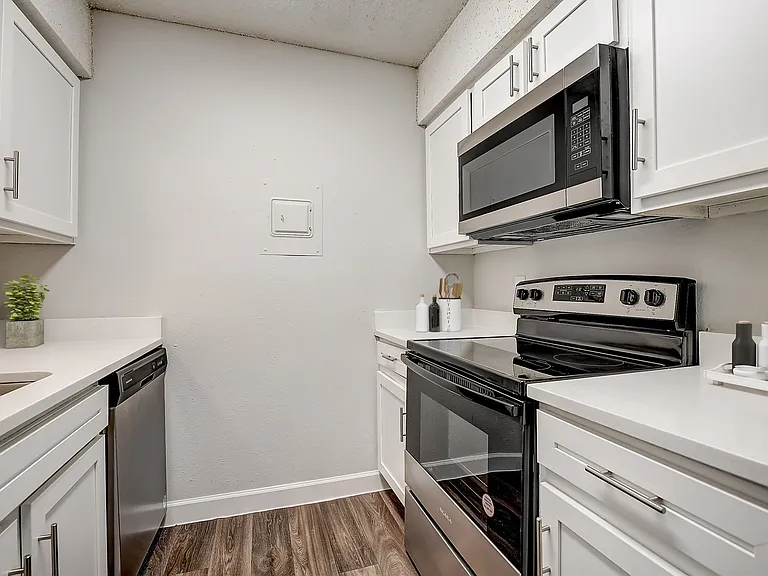Summerwind Apartments — Photo 14
