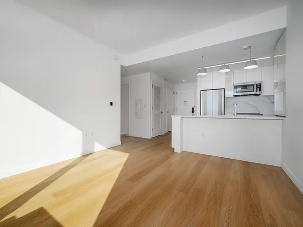 4650 Broadway image 3 of 25