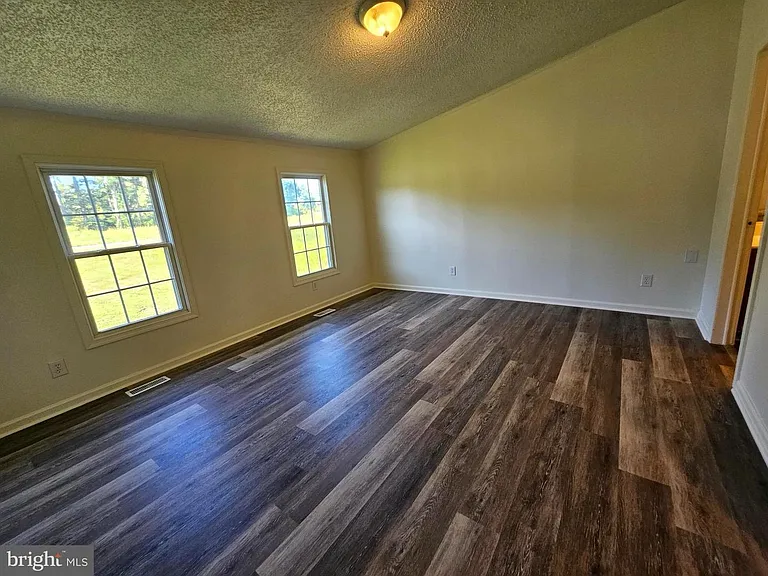 8099 James Monroe Hwy — Photo 13