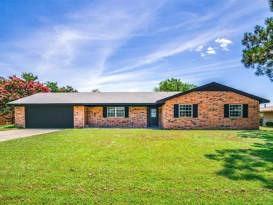 1st image of 307 Oakwood Dr