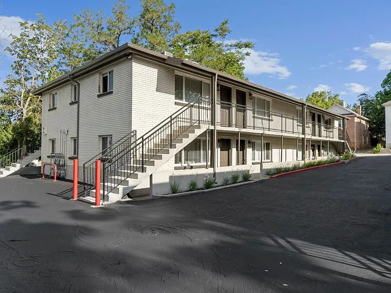 1260 E Alameda Ave — Photo 8