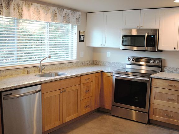 4th image of 3712 29th Ave W #1