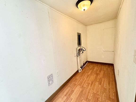 4th image of 321 SE 3rd St