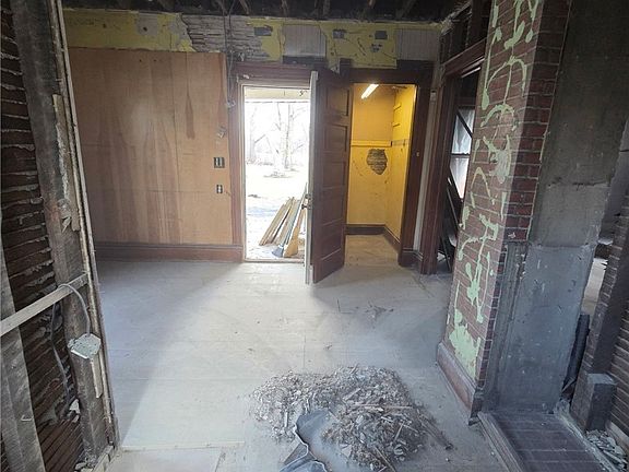 3rd image of 868 Front St SW