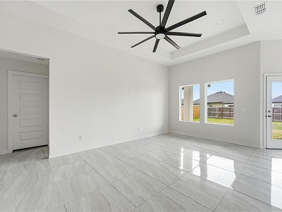 4th image of 2739 E Comal Rd