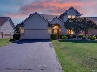 2443 Crossings Cir, Davison, MI 48423