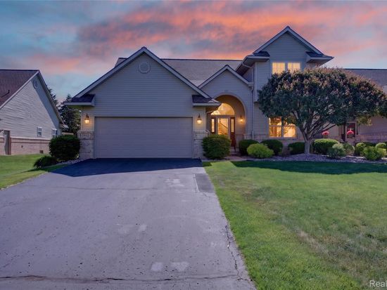 2443 Crossings Cir, Davison, MI 48423