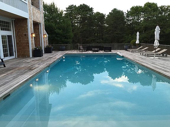2nd image of 95 Castle Hill Ct