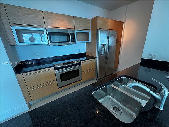 5th image of 951 Brickell Ave APT 2506