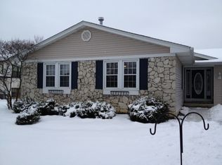 3941 Whispering Trails Dr, Hoffman Estates, IL 60192