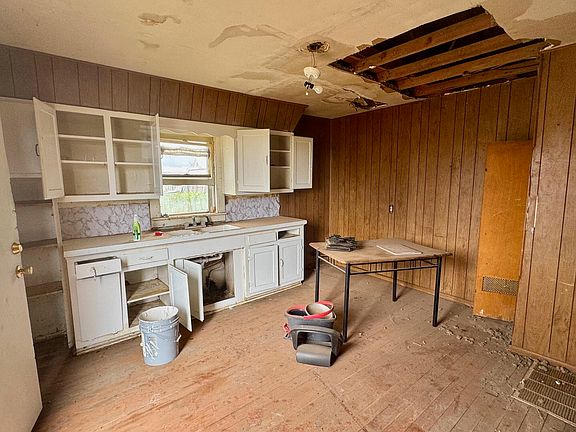 2nd image of 505 N Gaines Ave