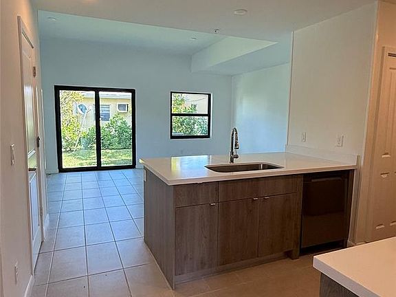 3rd image of 2526 Pierce St #14