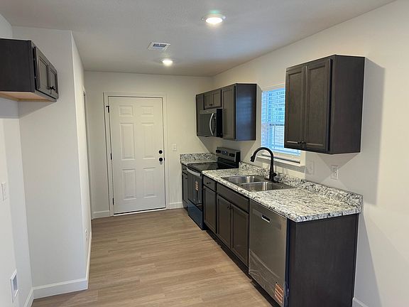 3rd image of 528 Molly Parker Ln