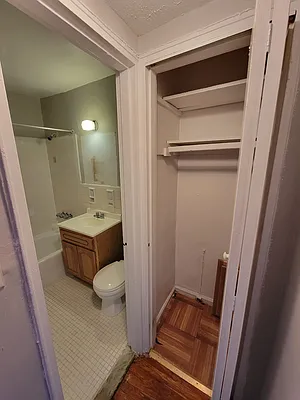 Rented by HFF Realty LLC | media 8