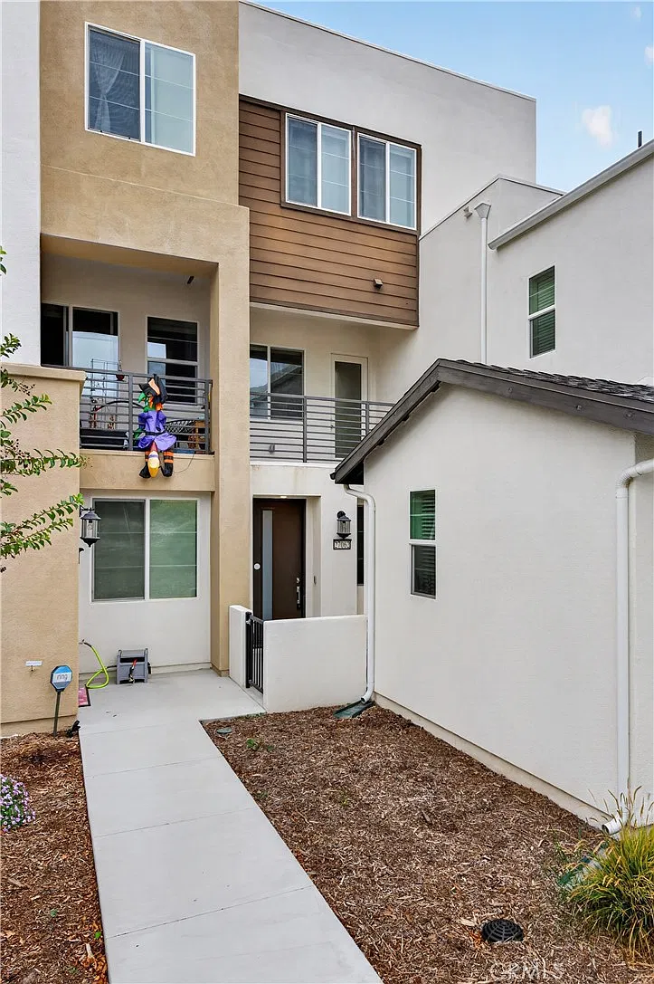 2 bed, 1530 sqft, $3,800 — Photo 2