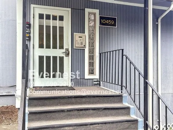 10459 Des Moines Memorial Dr S APT 304, Seattle, WA 98168