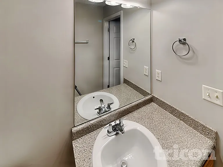 66 Justin Dr — Photo 13