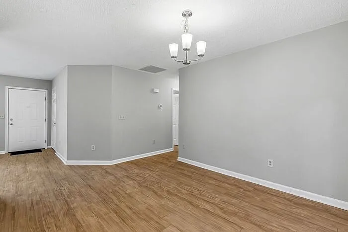 1811 Cody Ave — Photo 7