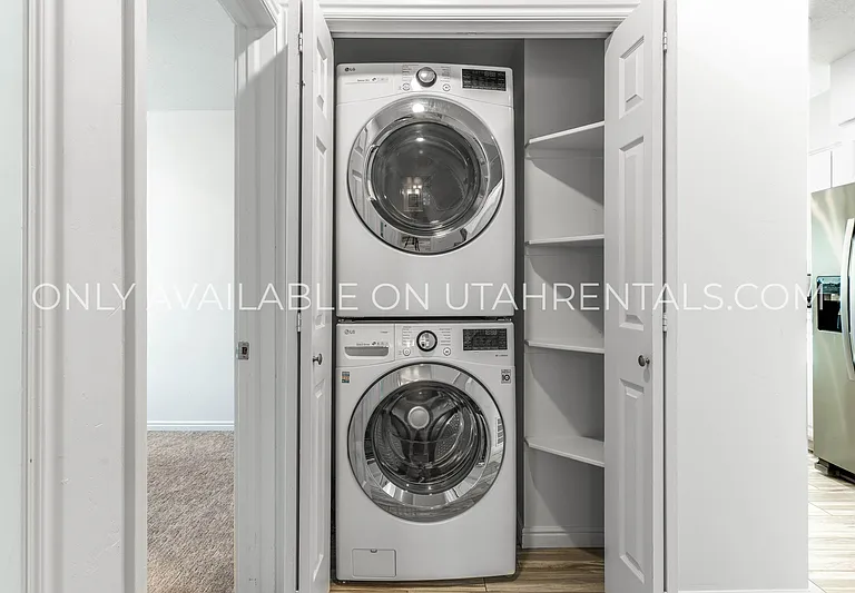 976 Briar Ave #UP — Photo 18