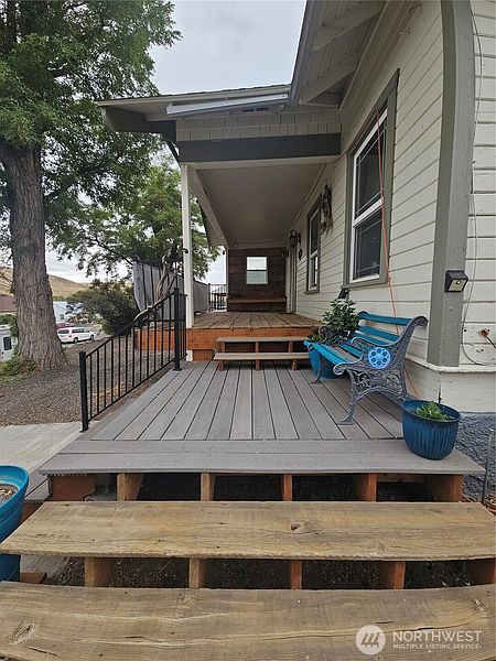 5th image of 1673 Main Street
