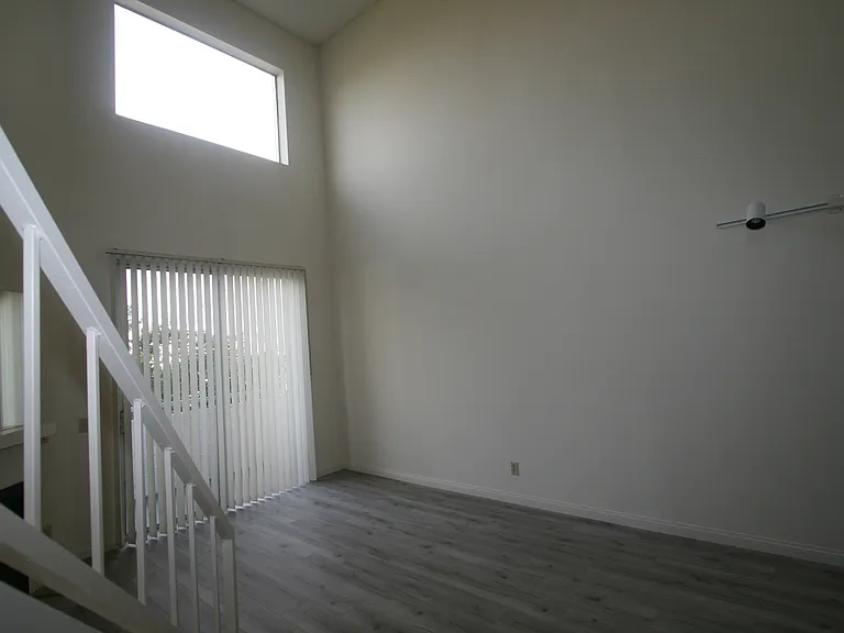 3637 Clarington Ave #213 — Photo 42
