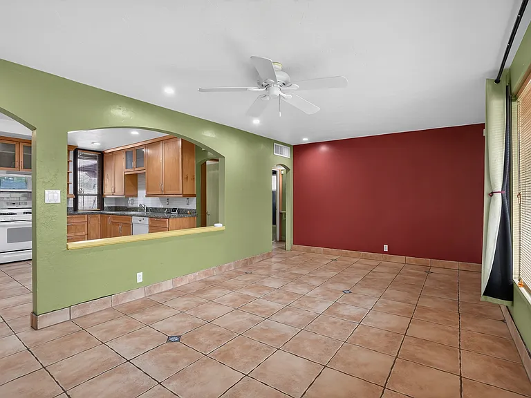 315 W Glenrosa Ave — Photo 7