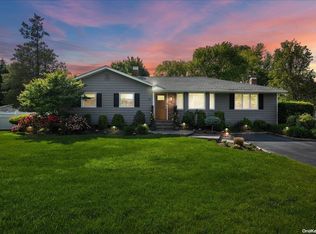 14 Warbler Ln, Commack, NY 11725