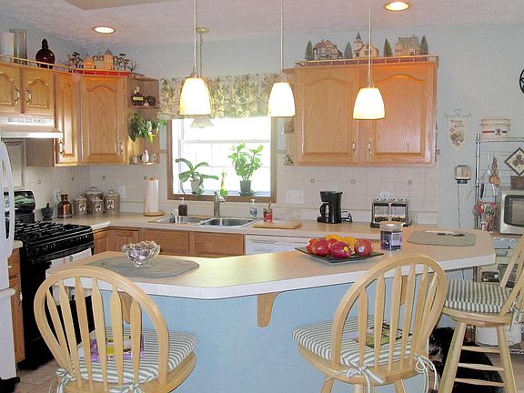3rd image of 140 Dazzling Brook Ln