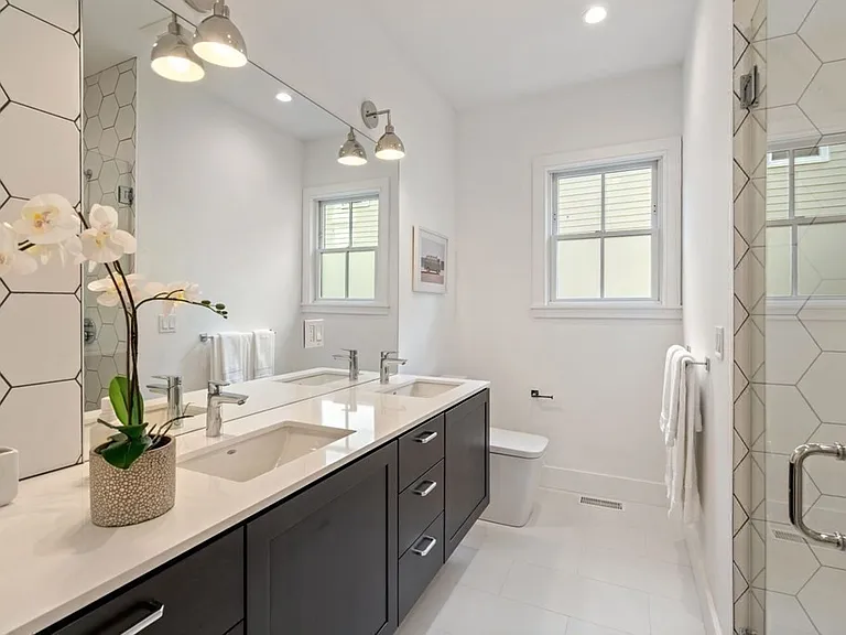 27 Saxton St #1 — Photo 1