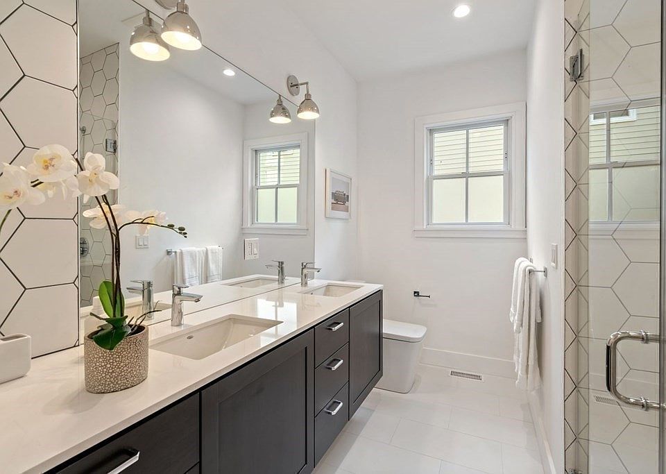 1st image of 27 Saxton St APT 1