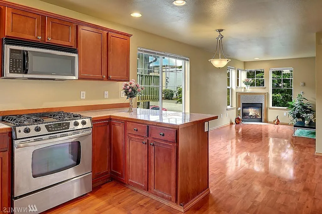 3 bed, 2.5 bath, 1280 sqft, $2,900 — Photo 4