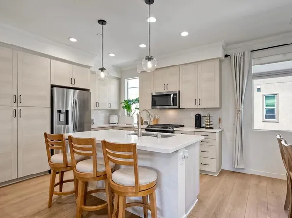 1123 Via Lucero, Oceanside, CA 92056