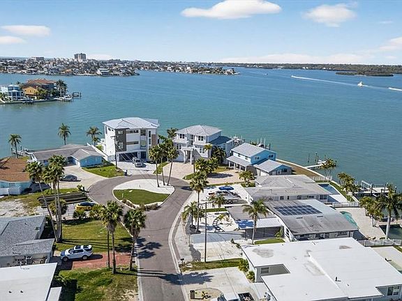 5th image of 16111 5th St E