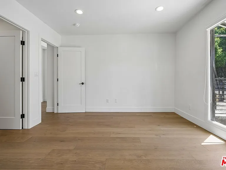 6521 Homewood Ave — Photo 9