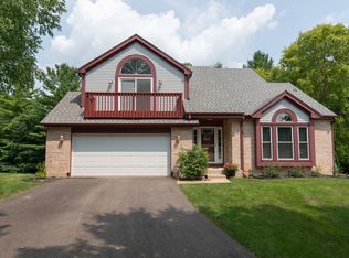 375 Wildwood Dr, North Aurora, IL 60542