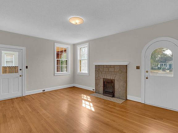 3rd image of 2829 Heyward St