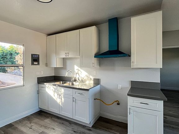 3rd image of 1338 W 57th St #26