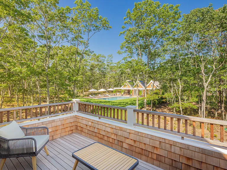 417 Edge Of Woods Rd — Photo 22