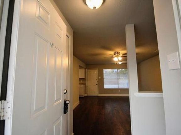 4th image of 322 Stoneport Dr