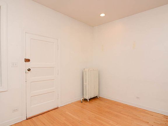 4th image of 4848 N Washtenaw Ave #1