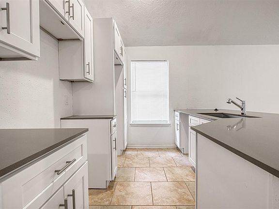 3rd image of 19527 Shady Bank Drive